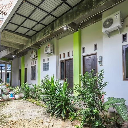 Hotel Oyo 3830 Dfarys Gh Syariah Balikpapan  Exterior foto